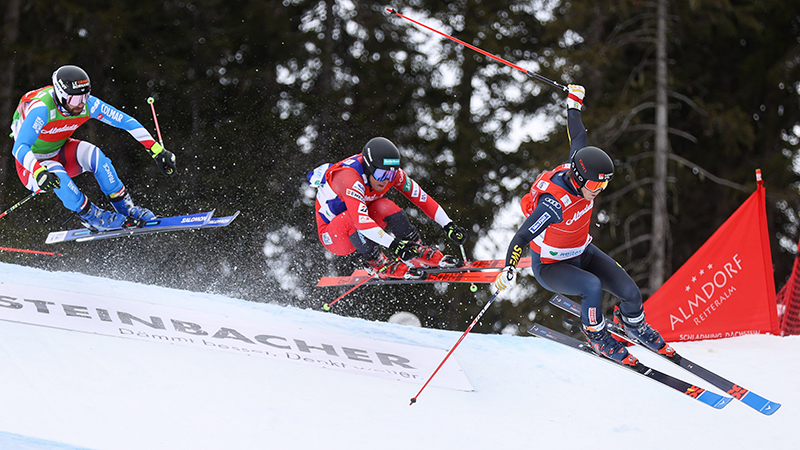 David Mobärg under skicrossvärldscupen i Reiteralm. Foto: Harald Steiner/Bildbyrån