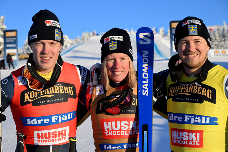 David Mobärg, Sandra Näslund och Erik Mobärg tog en trippel på världscupen i Idre Fjäll 2023.