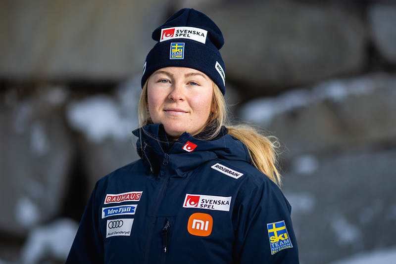 Linnea Mobärg svenska skicrosslandslaget Ski Team Sweden Skicross har skadat knäet inför alpina VM.