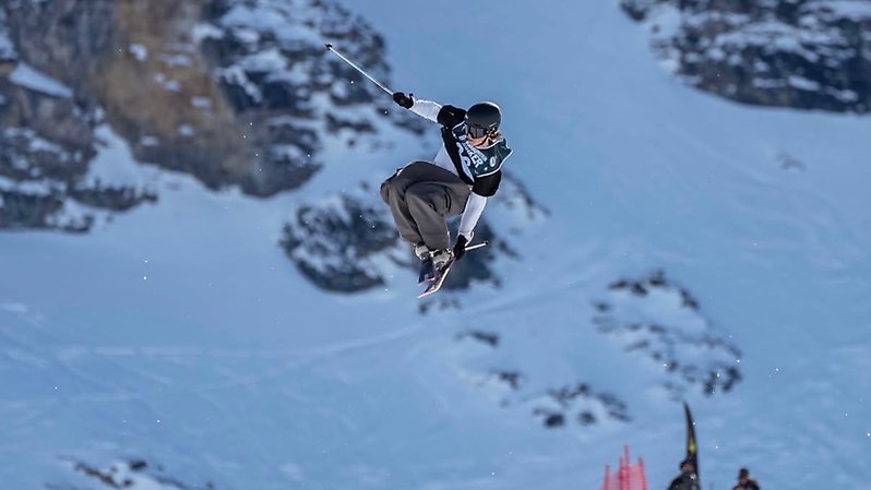 Victor trivdes i den långa och stora slopestylebanan som Tignes bjöd på. Foto: @fisparkandpipe.