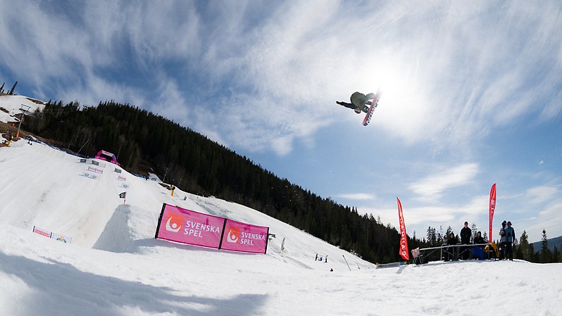 Novalie Engholm under SM i big air. Foto: Daniel Bernstål.