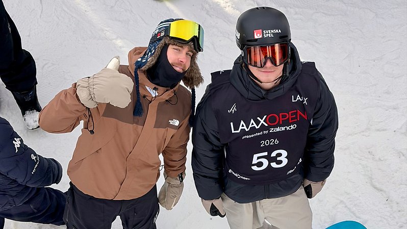 Förbundskapten Niklas Mattsson och Ruben Rosenfors under världscupen i Laax. Foto: SSF.